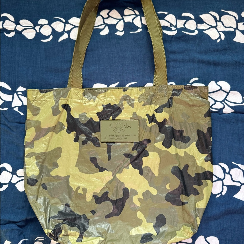 Aloha Collection Camouflage Tote Bag